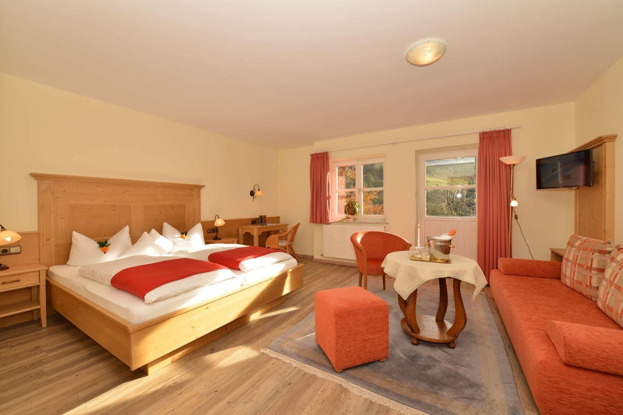 Hirschegg Rein Hotel Adler Garni מראה חיצוני תמונה